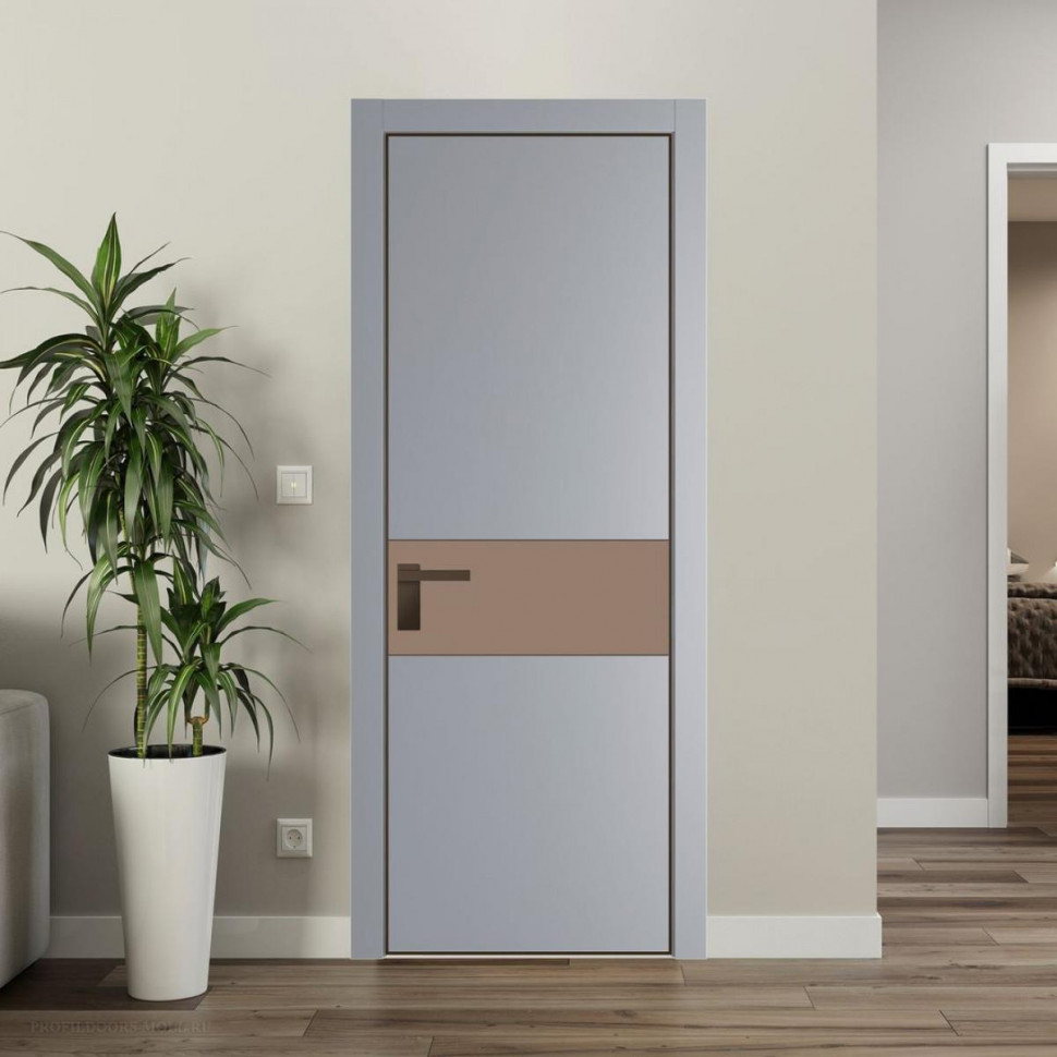 Межкомнатная дверь ProfilDoors 17 PE с вставкой из стекла монохром капучино Смоки с алюминиевой кромкой Деорэ