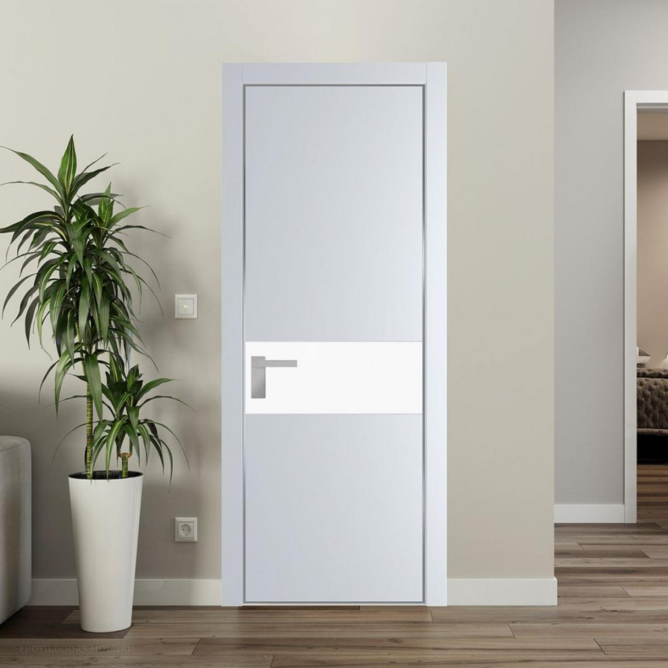 Межкомнатная дверь ProfilDoors 17 PE с вставкой из стекла монохром белый просветленный Вайт с алюминиевой кромкой Серебро
